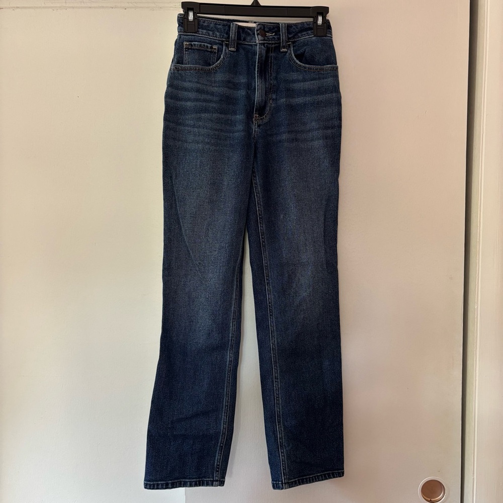 Hollister Women’s Ultra High-Rise 90s Straight Leg Jeans